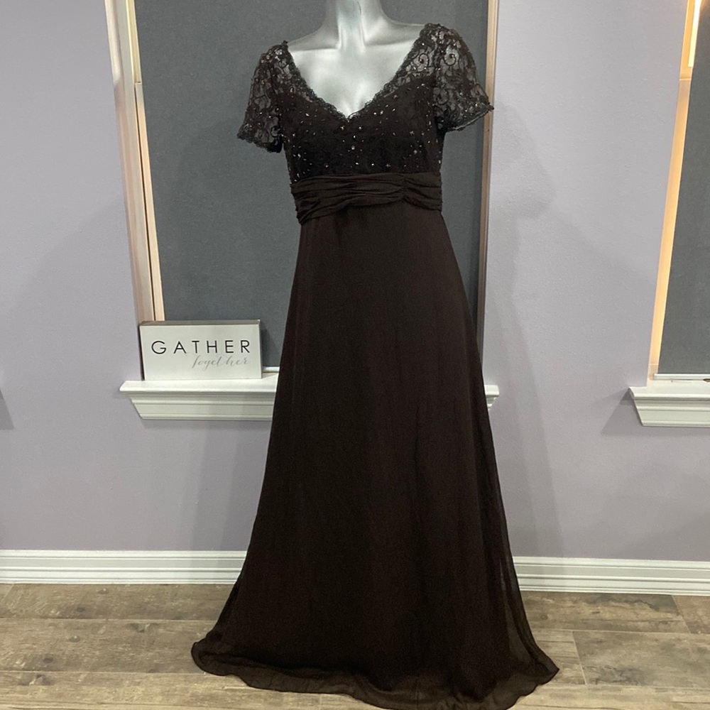 Elegant Black Lace Evening Gown